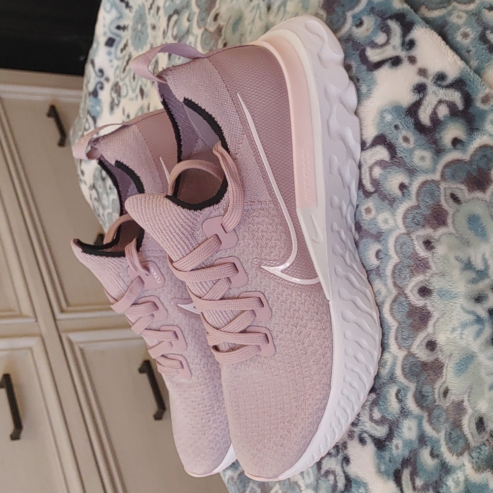 Nikes 8.5  Infinity Reacts